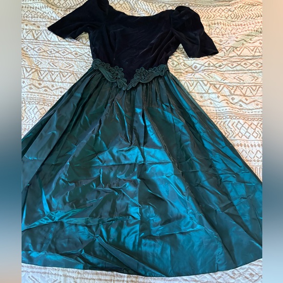 Custom vintage black velvet bodice taffeta skirt dress! - Picture 7 of 7